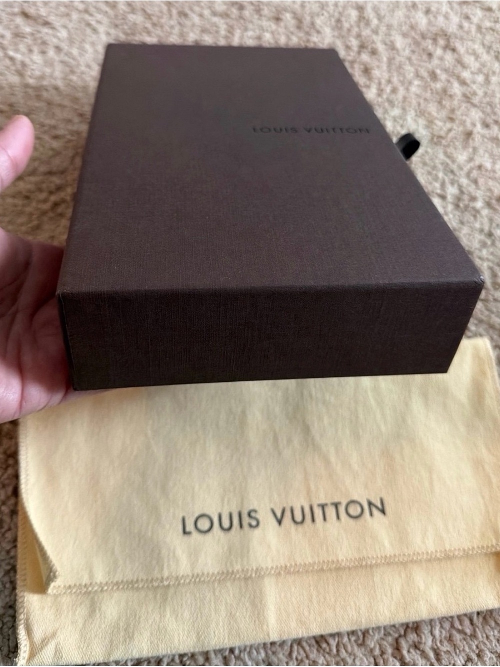 Louis Vuitton - Picture 5 of 12